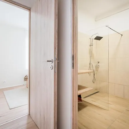 Bpr Japandi Design With A/c Apartment Budapest